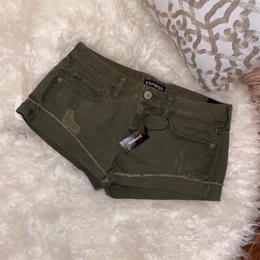 NWT Express, Hunter green, low rise shorts